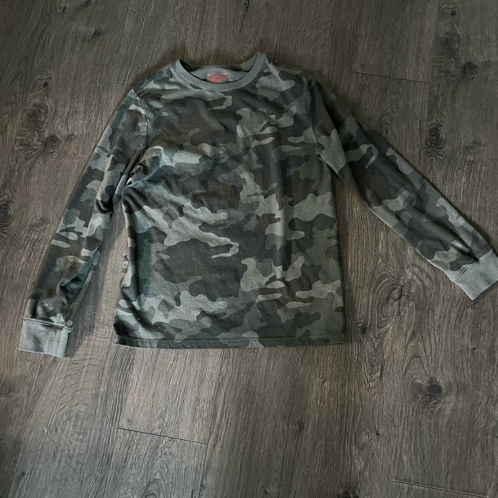 Cat & Jack Green Camouflage Long Sleeve T-Shirt large 10/12 youth boys EUC​​​